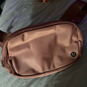 Lululemon extended strap belt bag